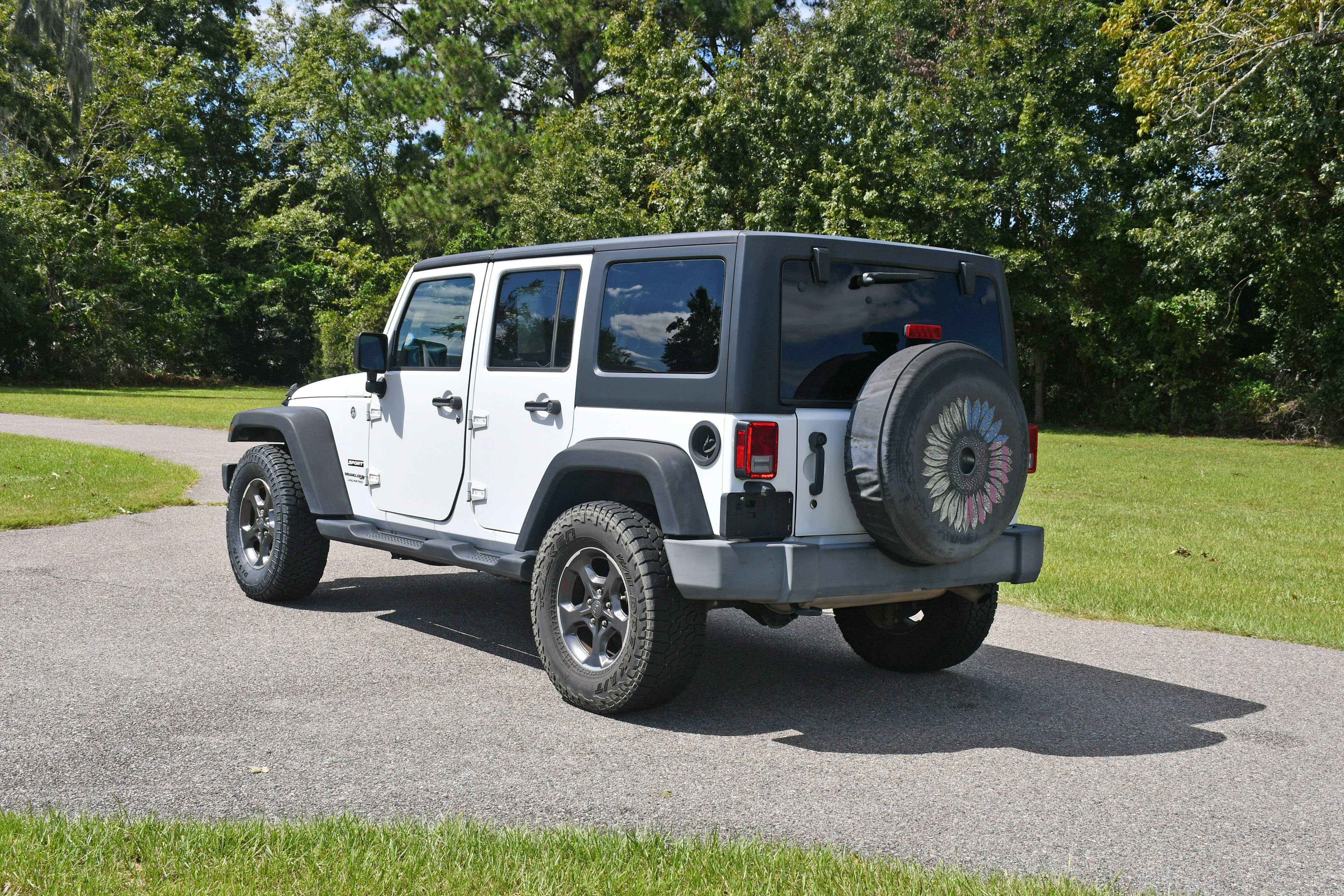 Used 2018 Jeep Wrangler Unlimited Sport S AWD/4WD image 3