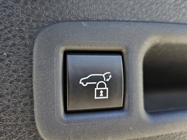 Used 2025 Toyota Sienna XLE FWD image 24