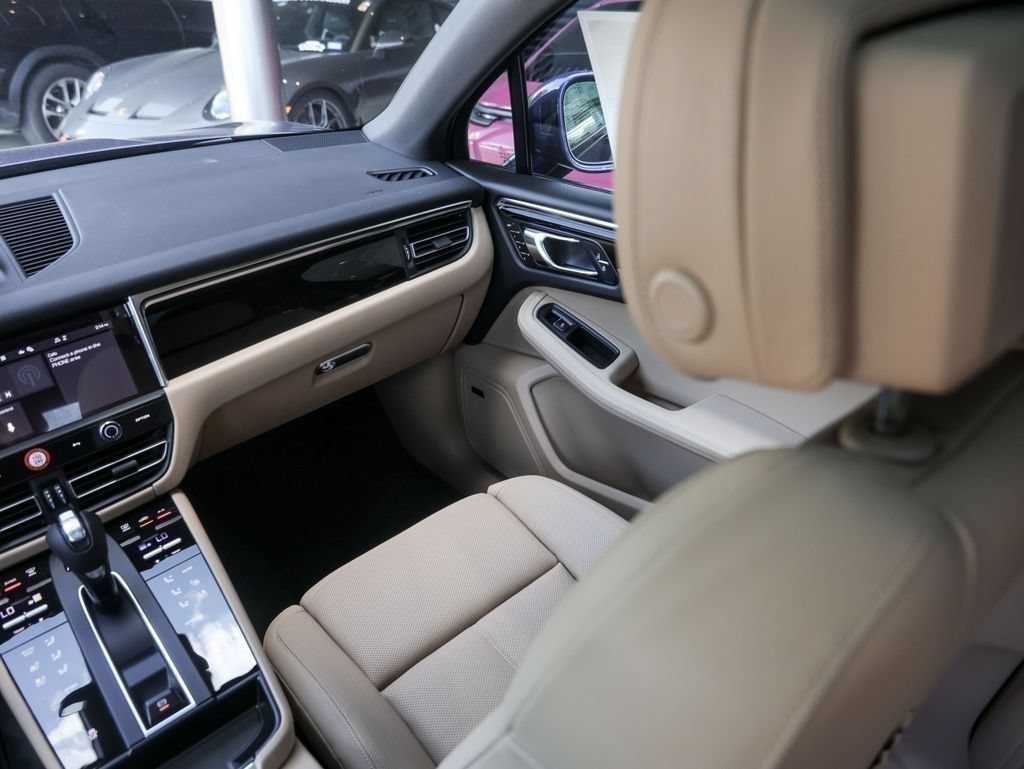 Certified 2026 Porsche Macan AWD/4WD image 34