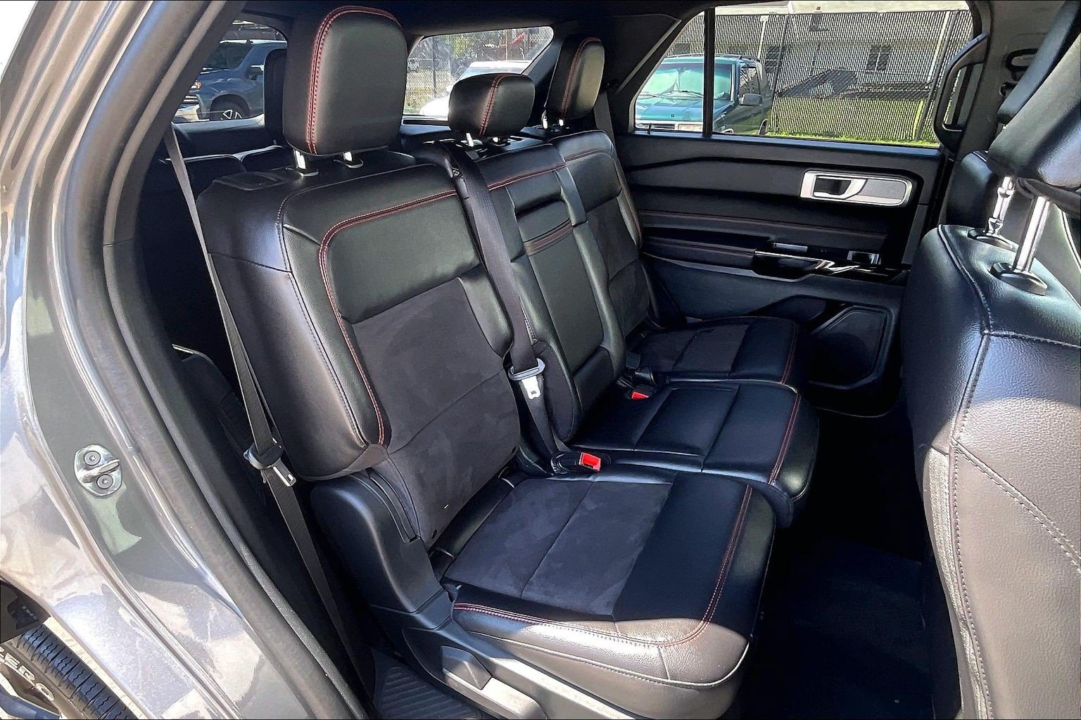 Used 2023 Ford Explorer ST-Line AWD/4WD image 31