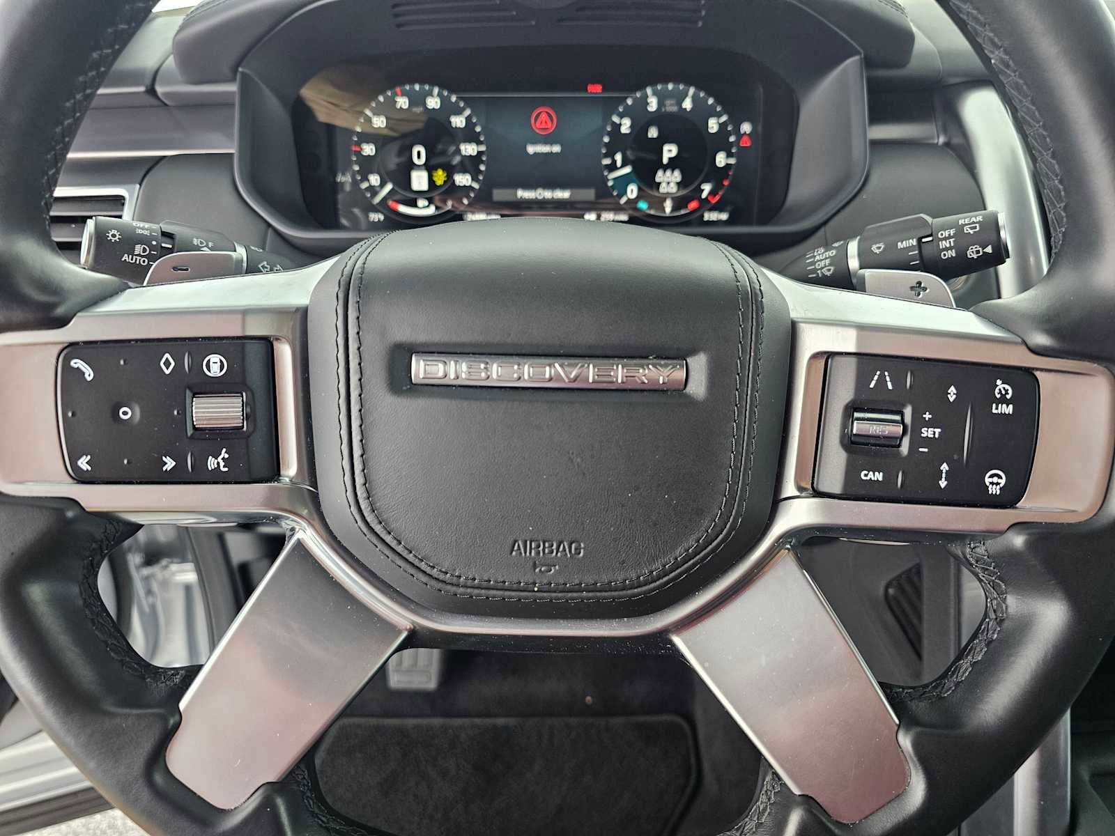 Used 2024 Land Rover Discovery Metropolitan Edition image 24