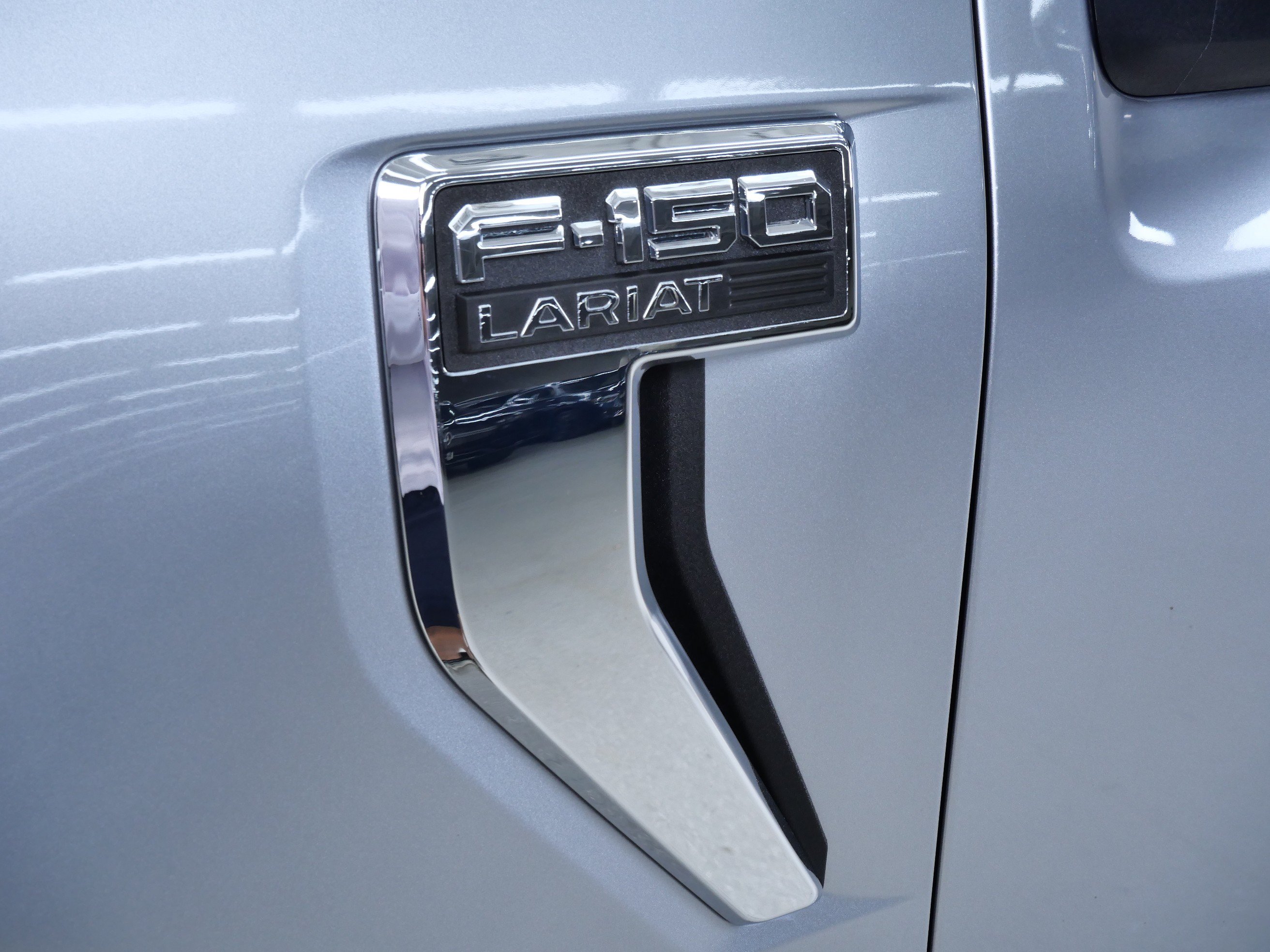 Used 2025 Ford F150 Lariat w/ Equipment Group 501A Mid AWD/4WD image 12