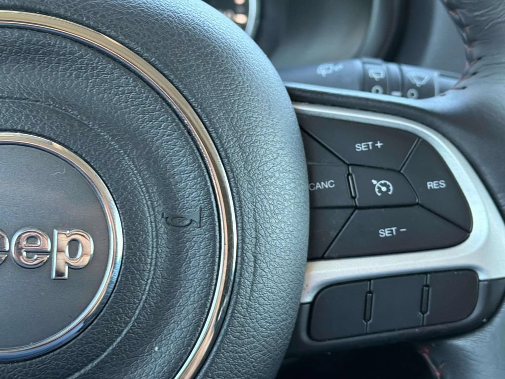 Used 2019 Jeep Renegade Trailhawk AWD/4WD image 12