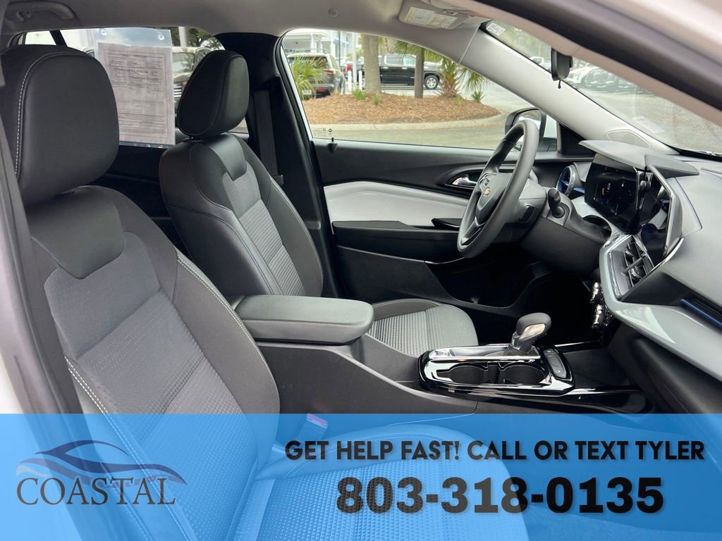 Used 2025 Chevrolet Trax LT image 23