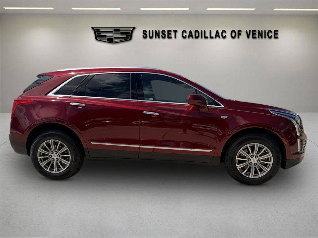 Used 2017 Cadillac XT5 Luxury w/ Driver Awareness Package FWD image 2