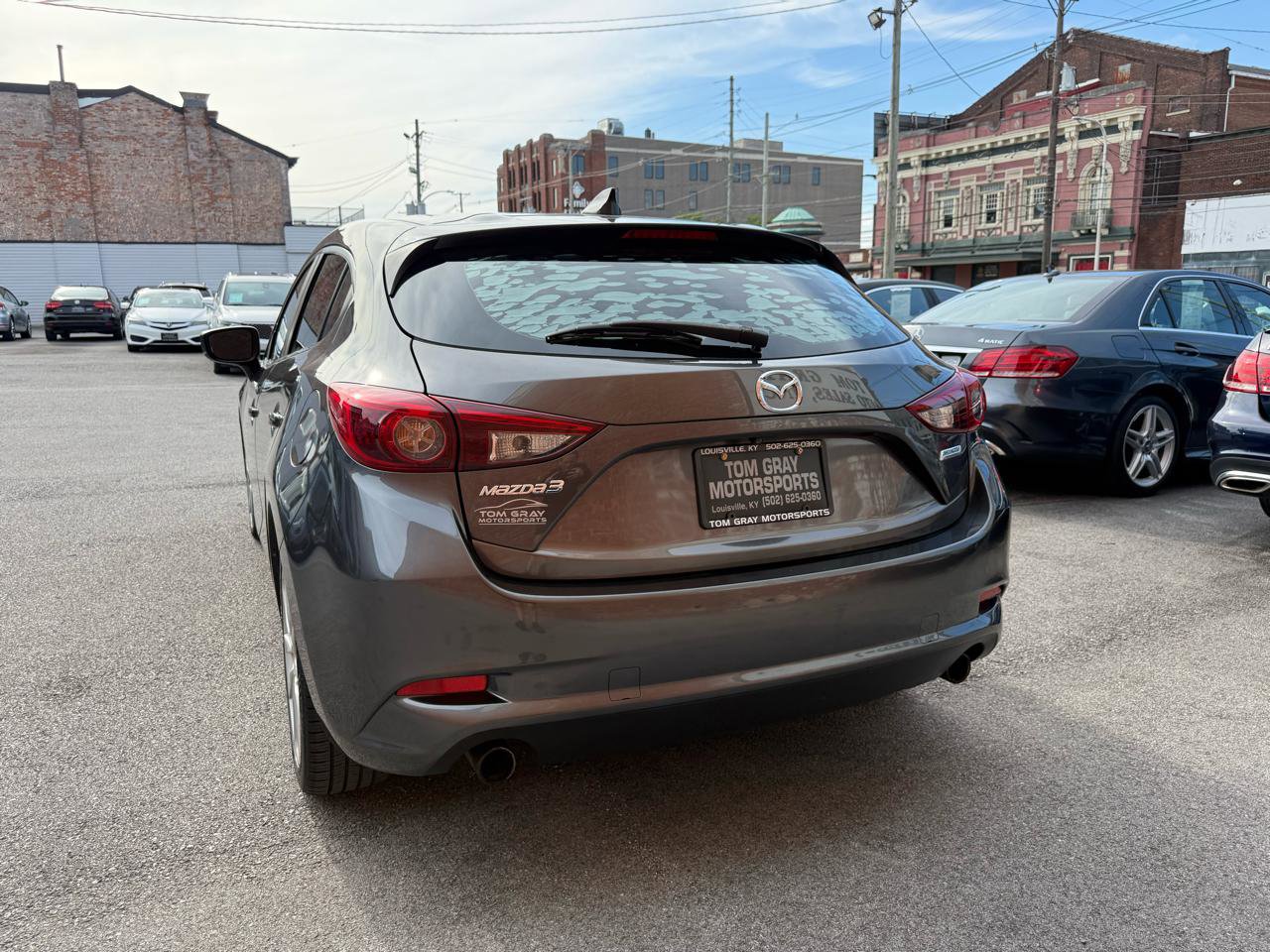 Used 2017 MAZDA MAZDA3 Grand Touring w/ Premium Equipment Package FWD image 4