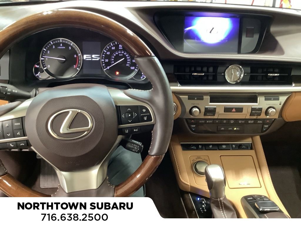 Used 2018 Lexus ES 350 w/ Luxury Package w/Wood Trim image 15