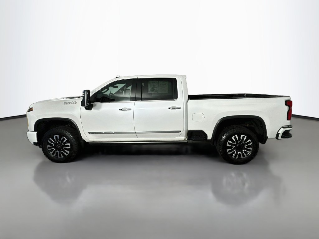 Used 2024 Chevrolet Silverado 2500 High Country w/ High Country Premium Package AWD/4WD image 4