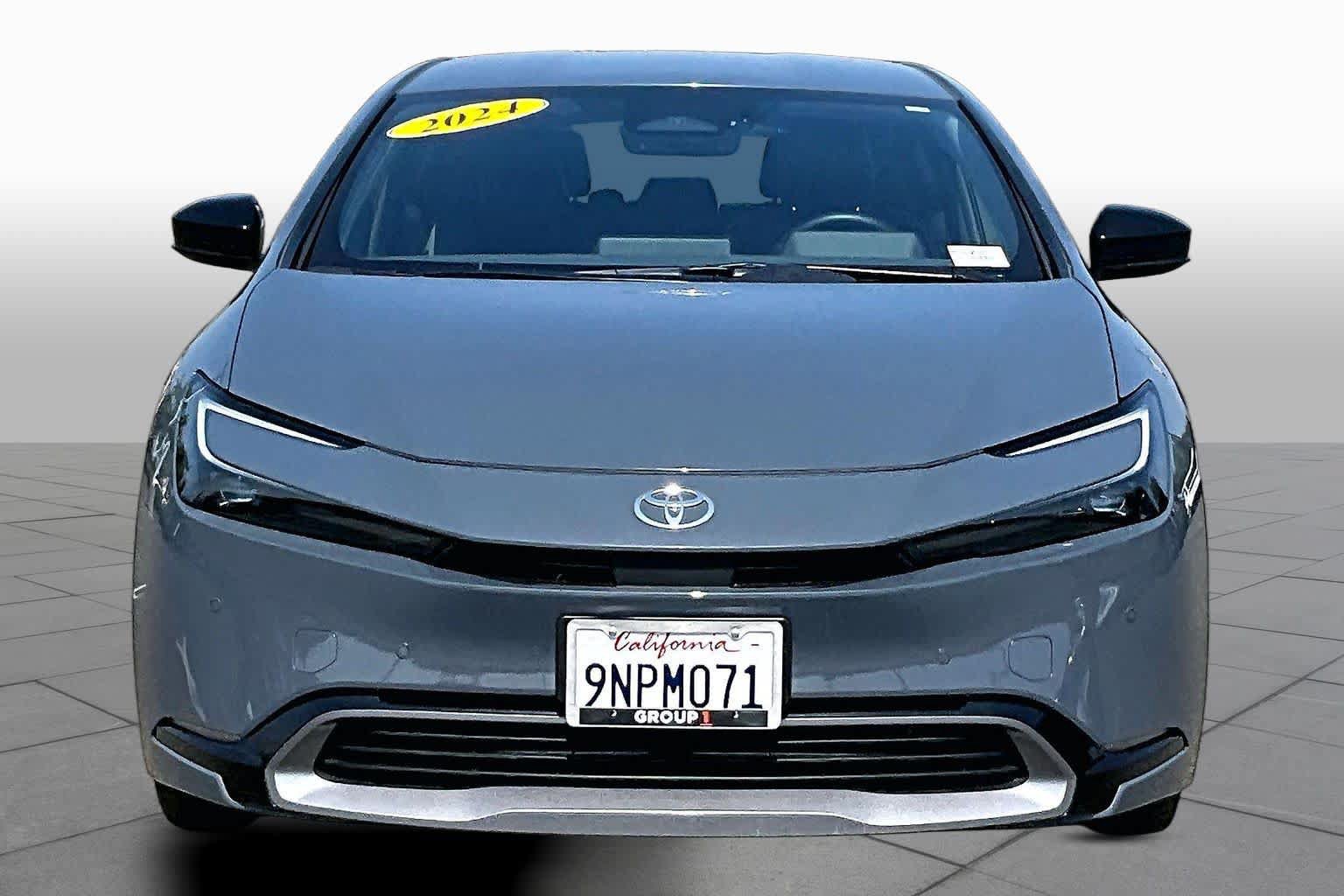 Used 2024 Toyota Prius XLE FWD image 3