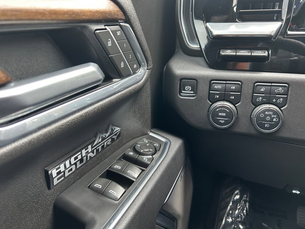 Used 2025 Chevrolet Silverado 1500 High Country image 19