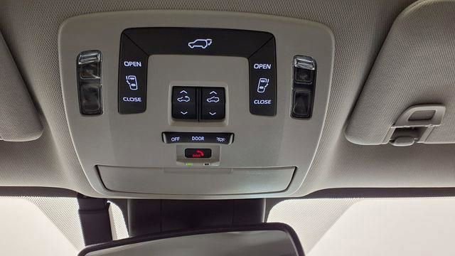 Used 2025 Toyota Sienna XLE image 24