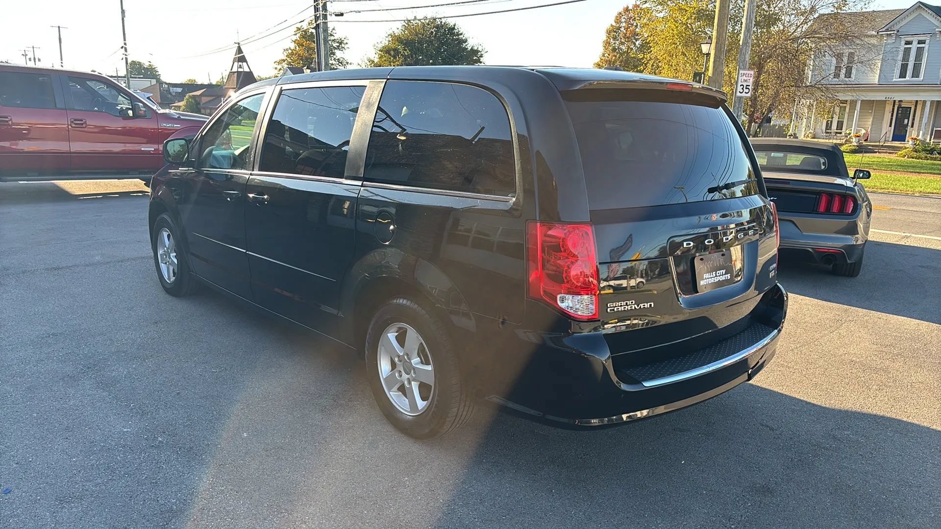 Used 2012 Dodge Grand Caravan Crew FWD image 9