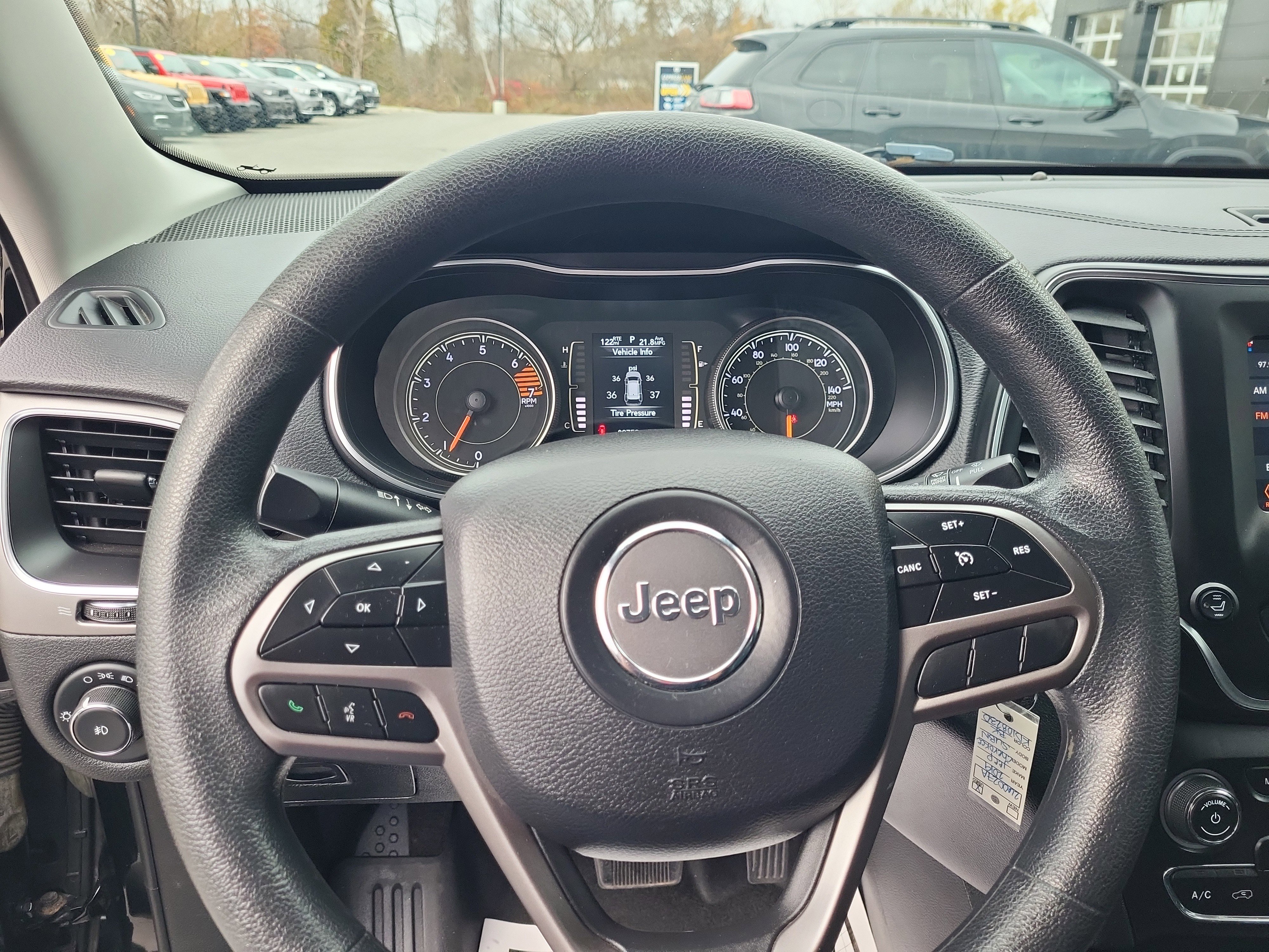 Used 2019 Jeep Cherokee Latitude w/ Popular Appearance Group image 4