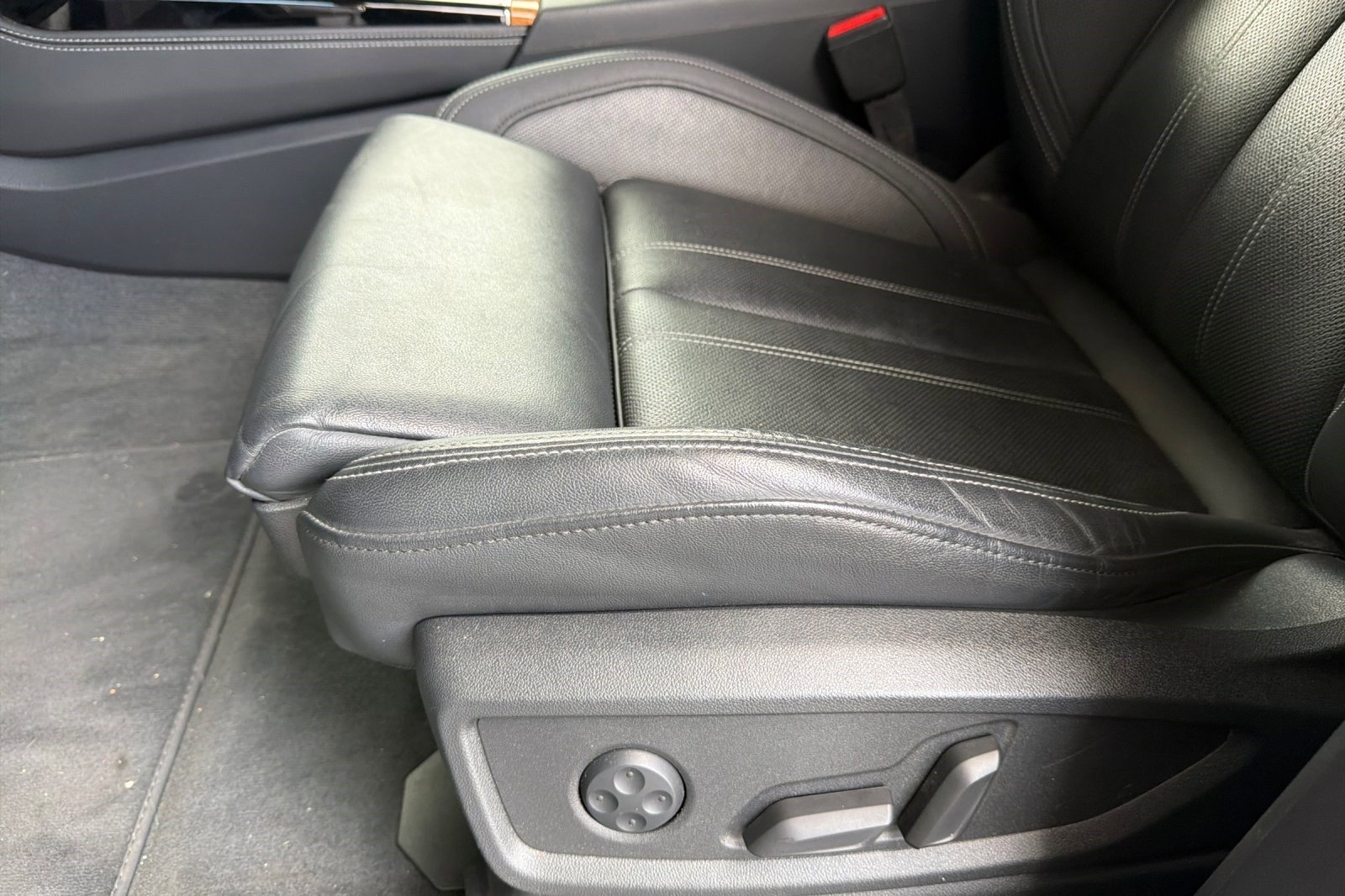 Used 2021 Audi Q5 Prestige w/ Prestige Package image 14