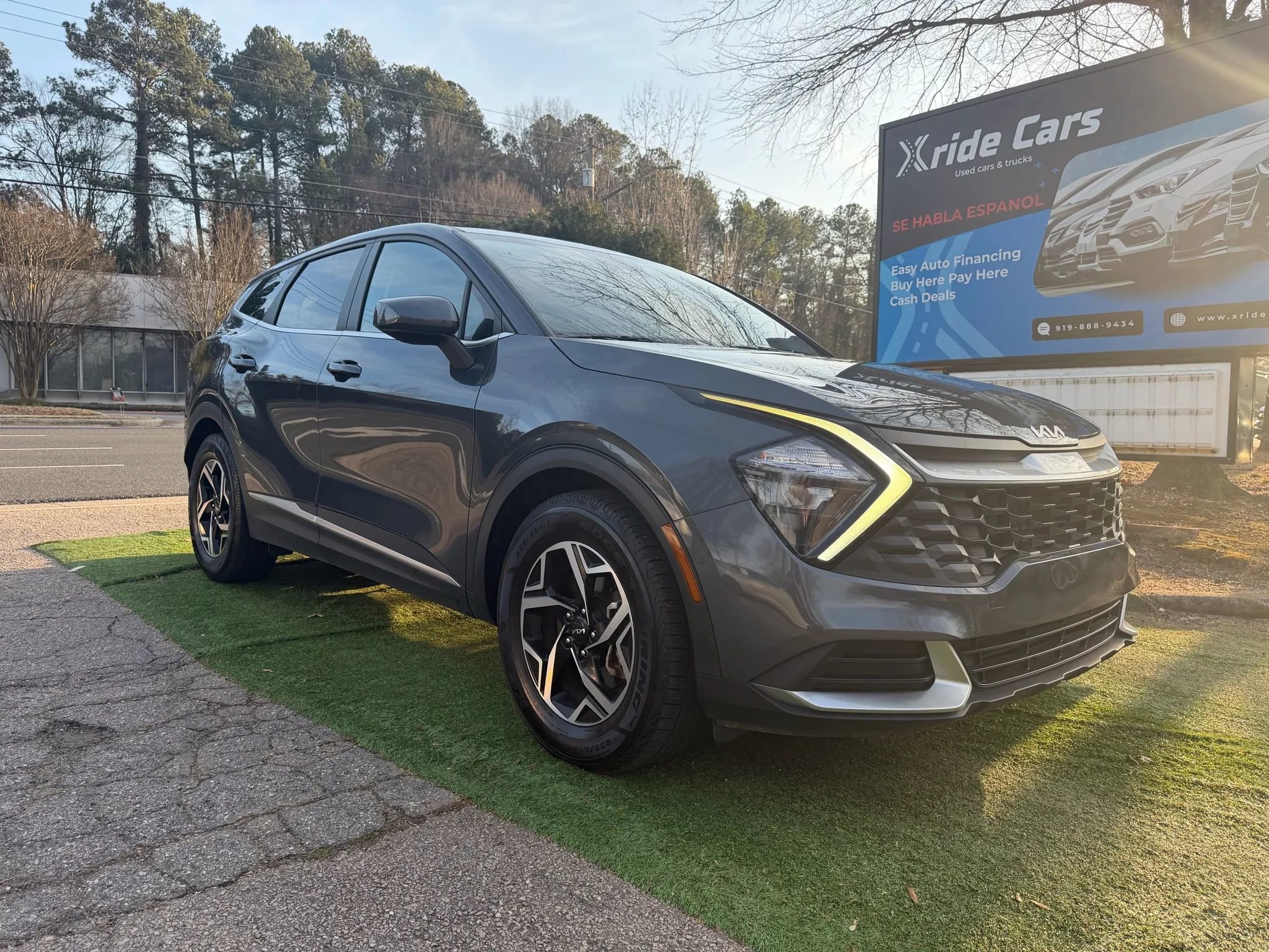 Used 2023 Kia Sportage LX image 2