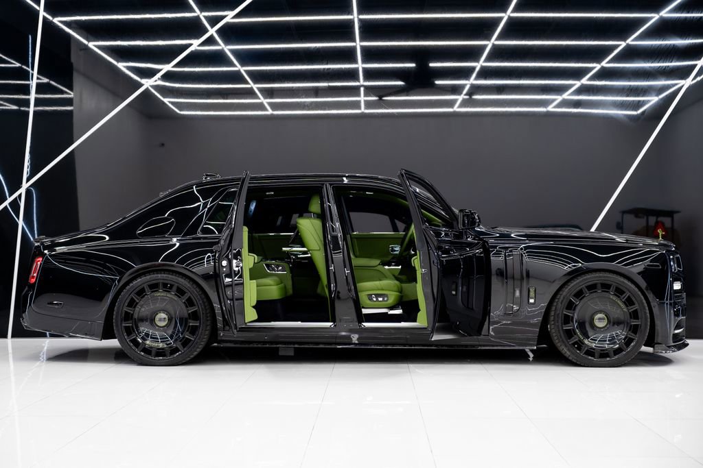 Used 2023 Rolls-Royce Phantom Sedan w/ The Phantom Package RWD image 15