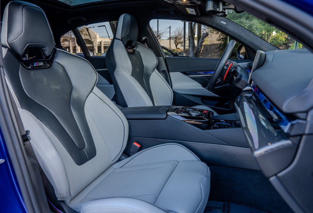 Used 2026 BMW M5 w/ Executive Package image 23