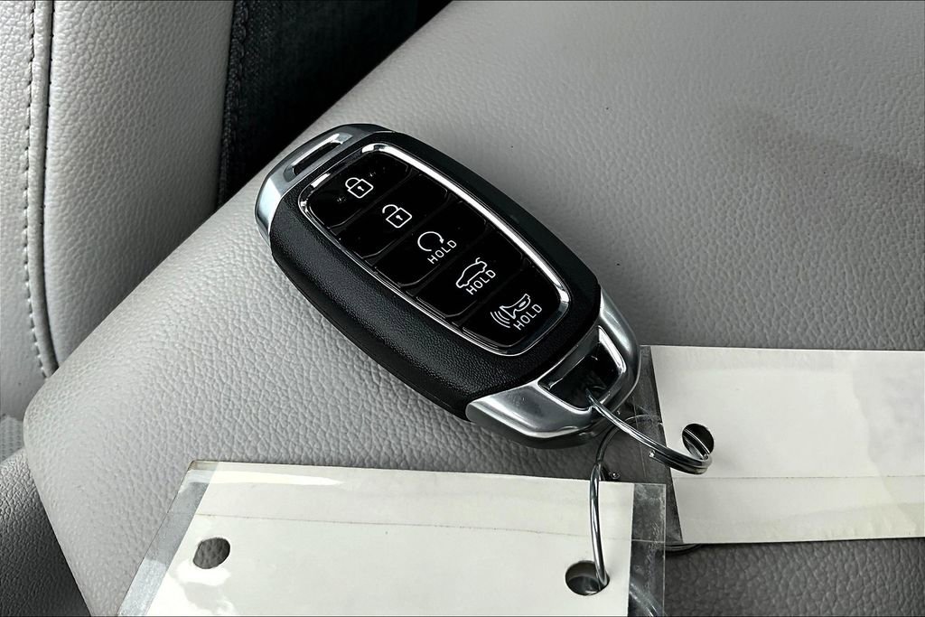Used 2023 Hyundai Elantra Limited w/ Cargo Package image 13