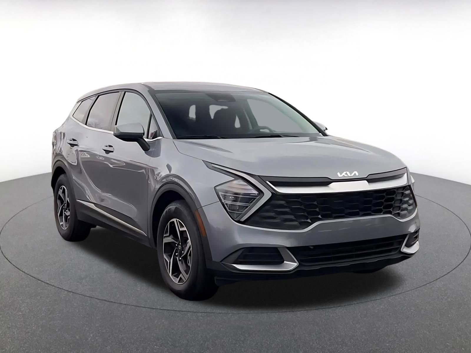 Used 2025 Kia Sportage LX FWD image 3