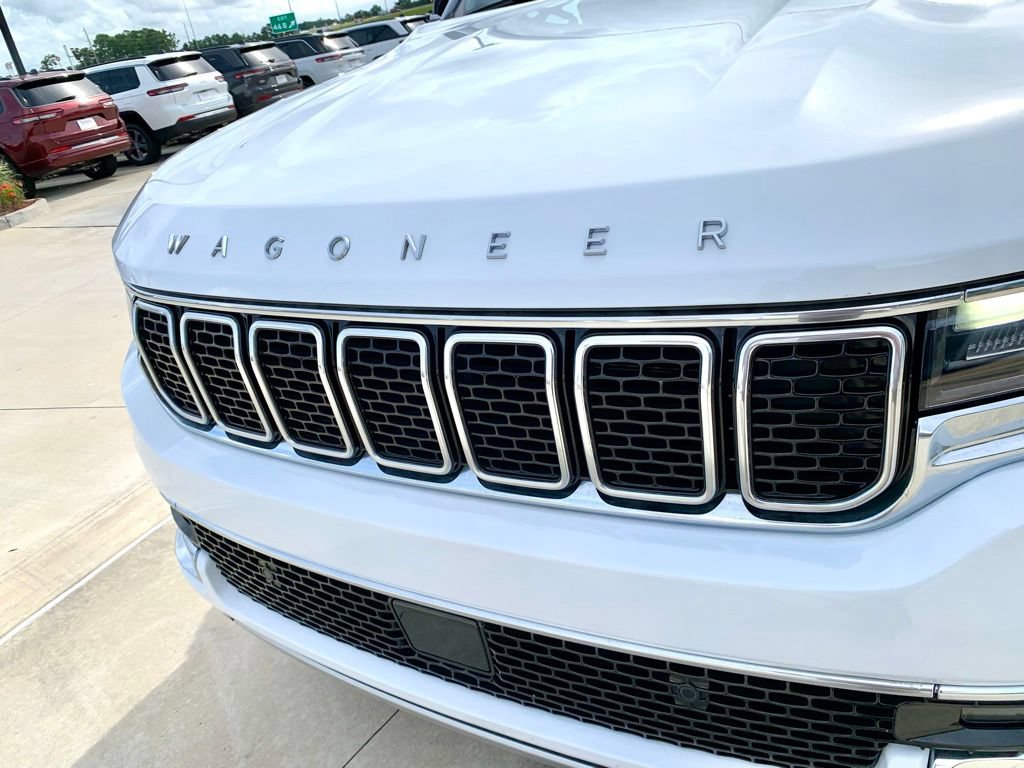 Used 2025 Jeep Wagoneer L Series II AWD/4WD image 2