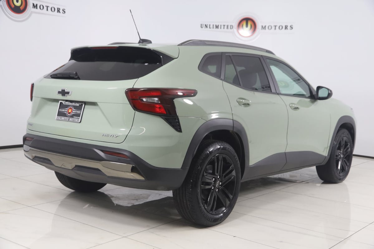 Used 2026 Chevrolet Trax ACTIV w/ Driver Confidence Package FWD image 3