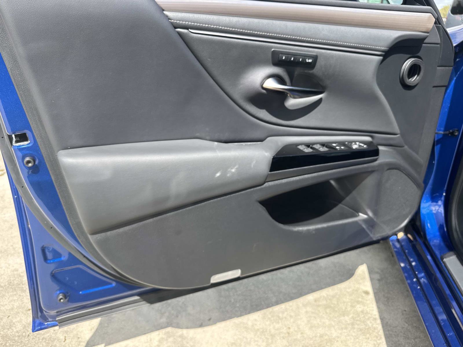 Used 2023 Lexus ES 350 F Sport w/ Accessory Package (Z2) image 15