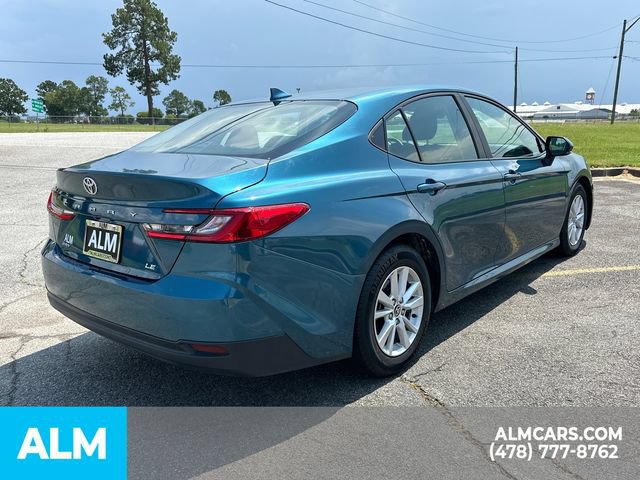 Used 2025 Toyota Camry LE FWD image 5