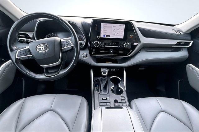 Used 2023 Toyota Highlander XLE image 9