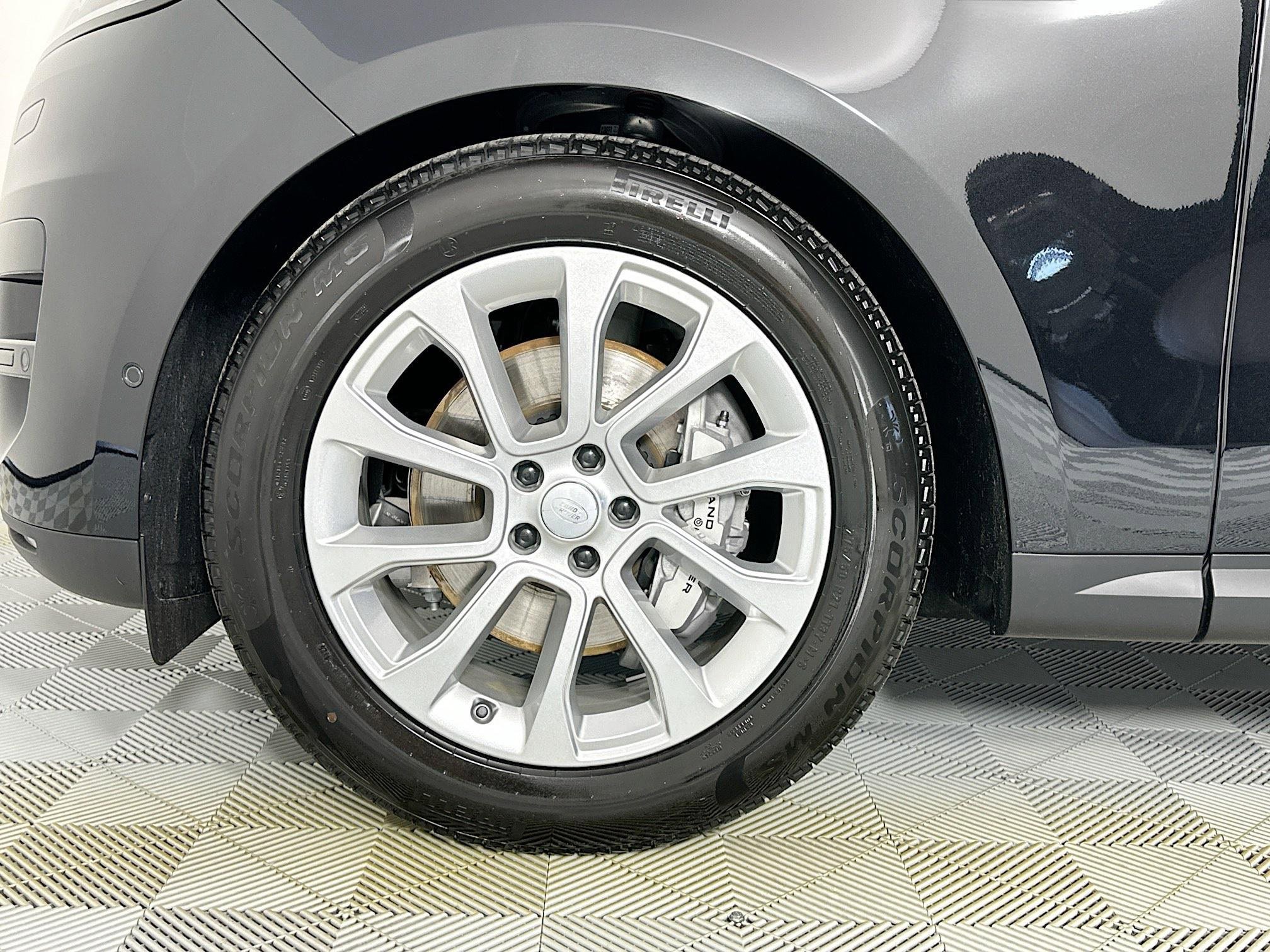 Used 2025 Land Rover Range Rover Sport SE image 9