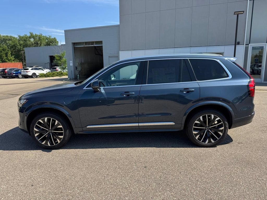 New 2026 Volvo XC90 T8 Plus w/ Protection Package AWD/4WD image 2