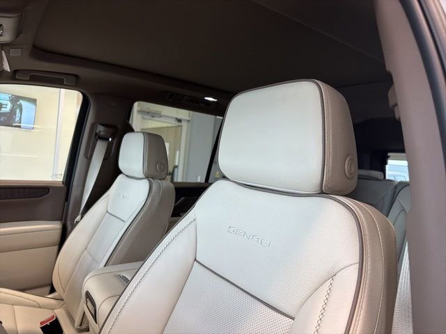 Used 2026 GMC Yukon Denali w/ Sun & Power Step Package image 18