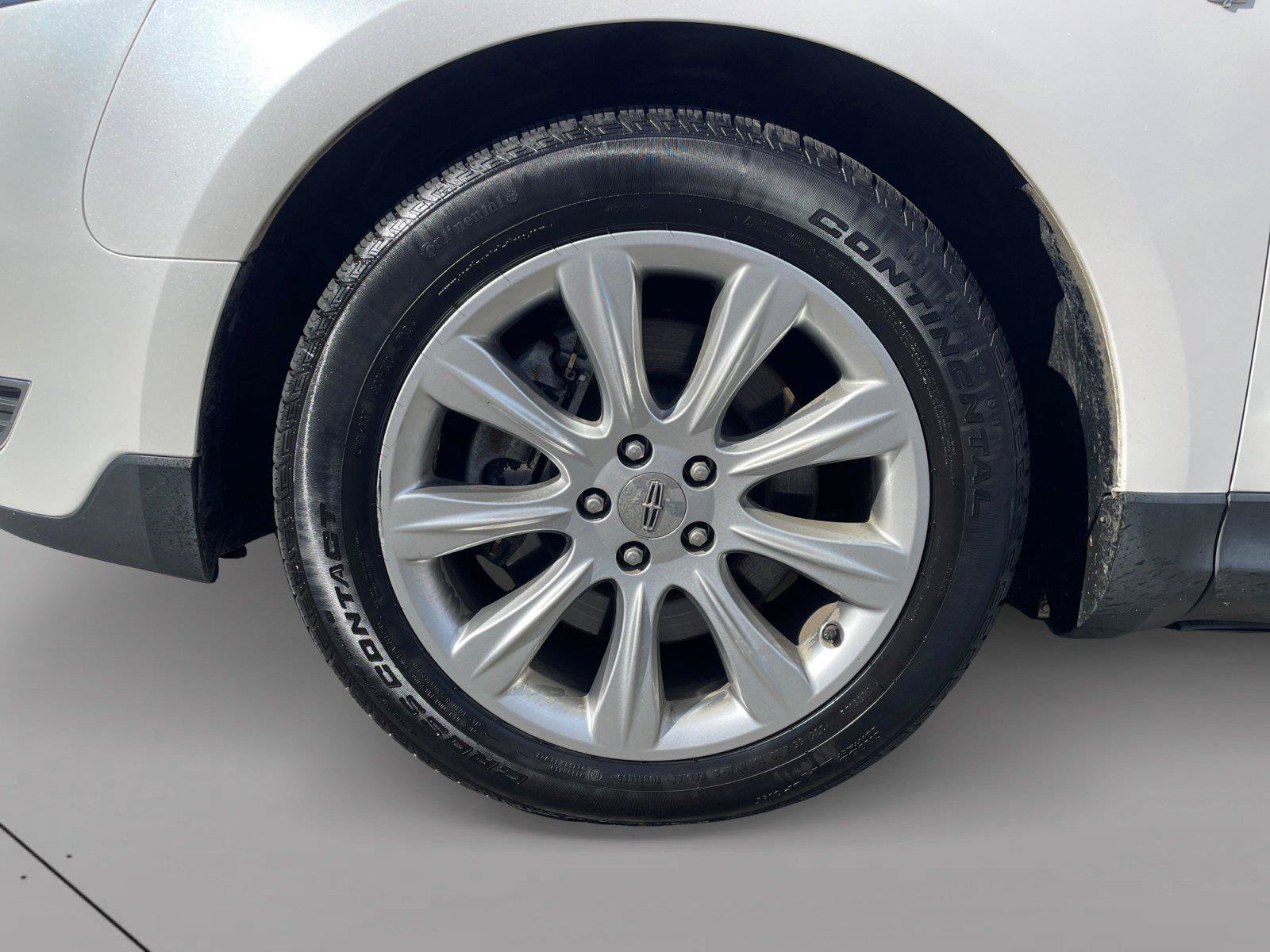 Used 2018 Lincoln MKT AWD image 14
