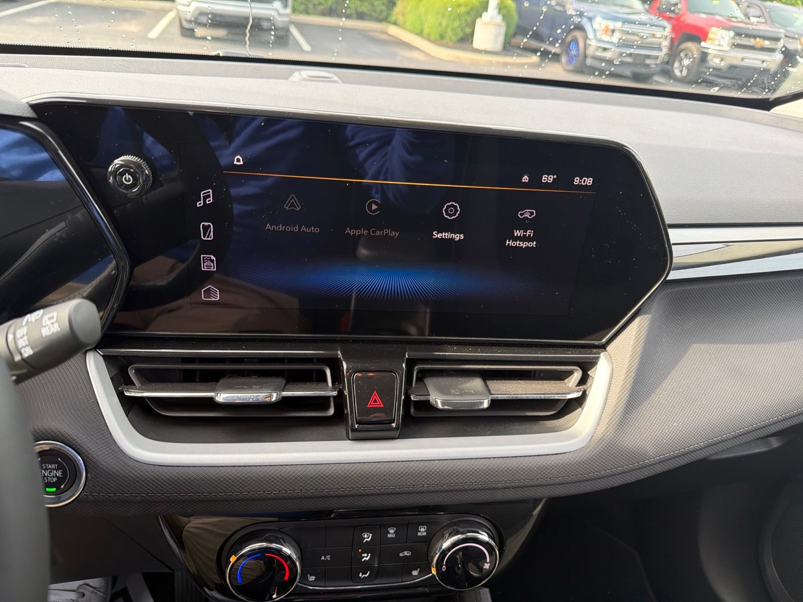 Used 2024 Chevrolet TrailBlazer LT w/ LT Cold Weather Package FWD image 11