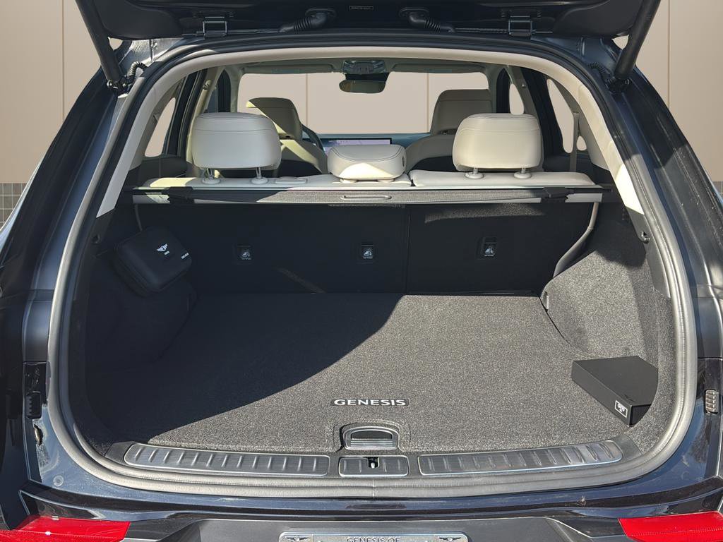 Used 2026 Genesis GV70 2.5T Select image 14