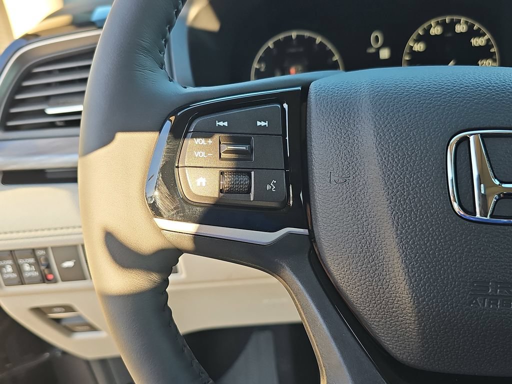 Used 2026 Honda Odyssey Elite image 18