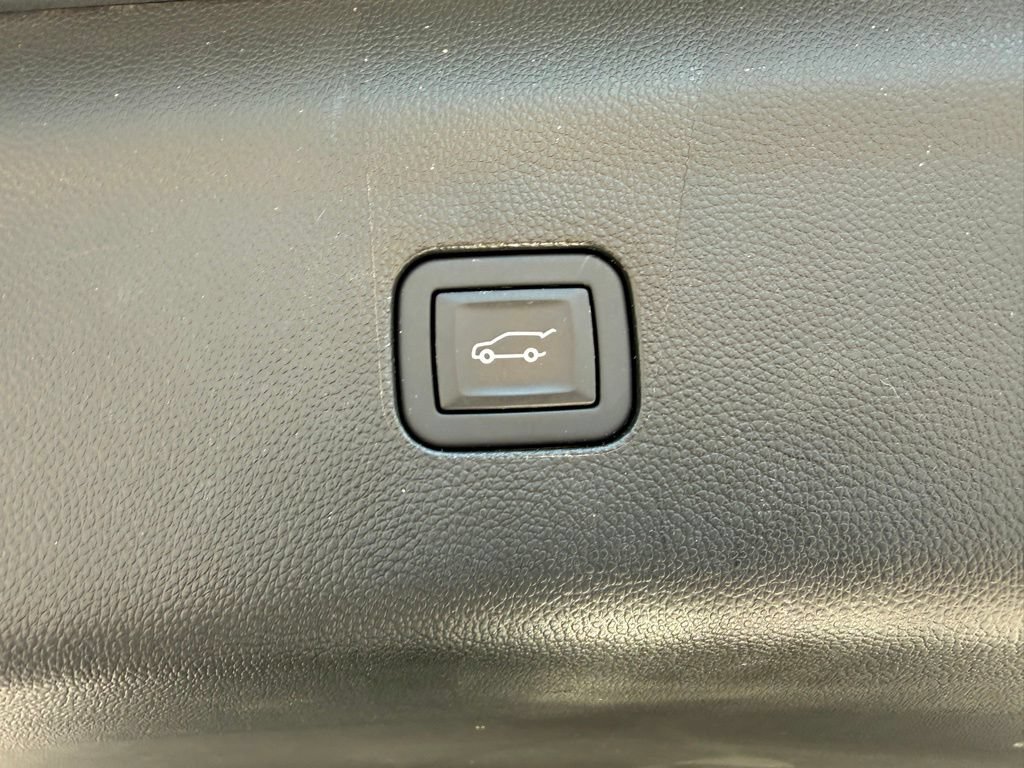 Used 2023 Buick Enclave Essence w/ Experience Buick Package AWD/4WD image 32