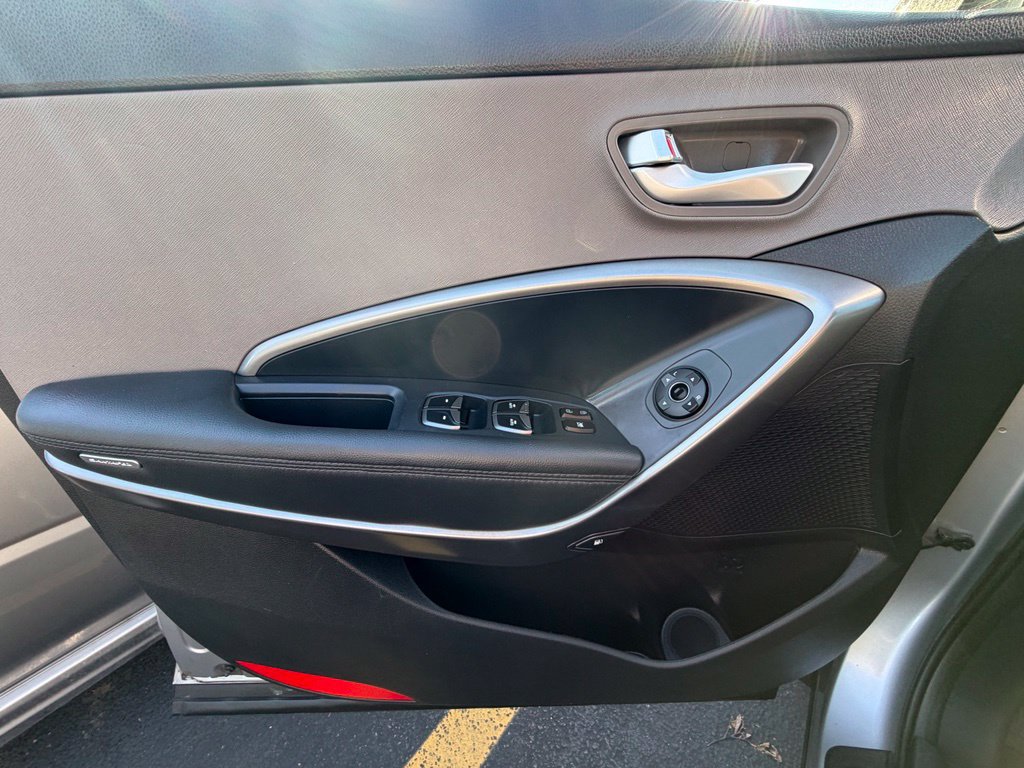 Used 2019 Hyundai Santa Fe XL SE AWD/4WD image 18
