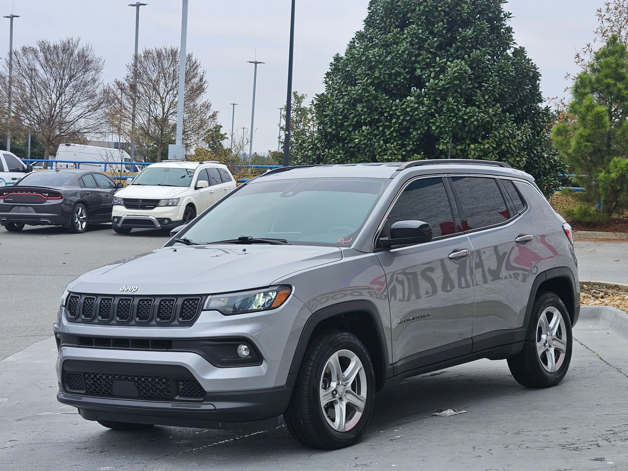 Used 2023 Jeep Compass Latitude w/ Convenience Group image 3