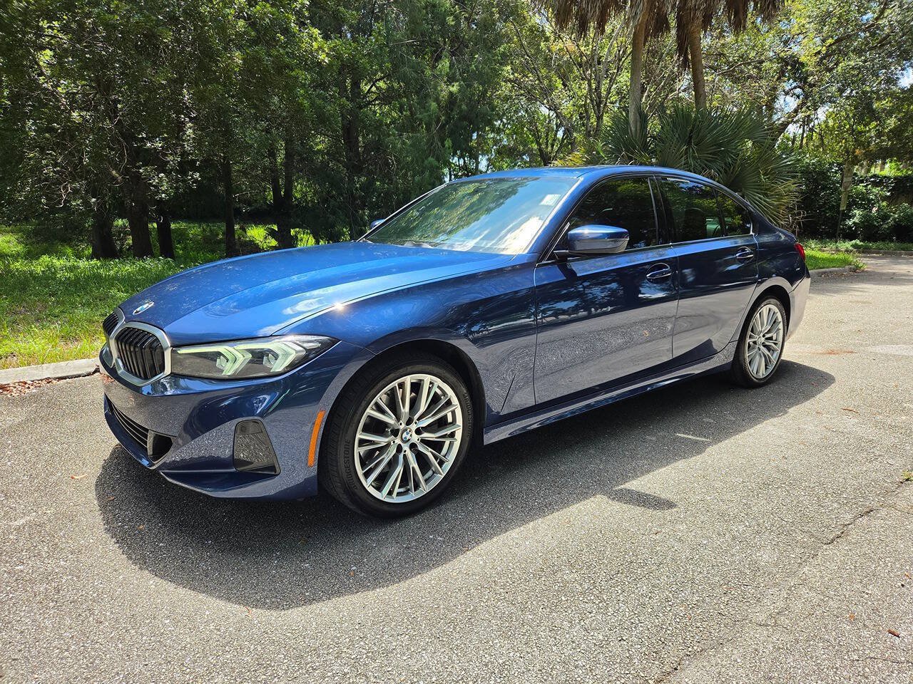 Used 2023 BMW 330i Sedan w/ Premium Package RWD image 3