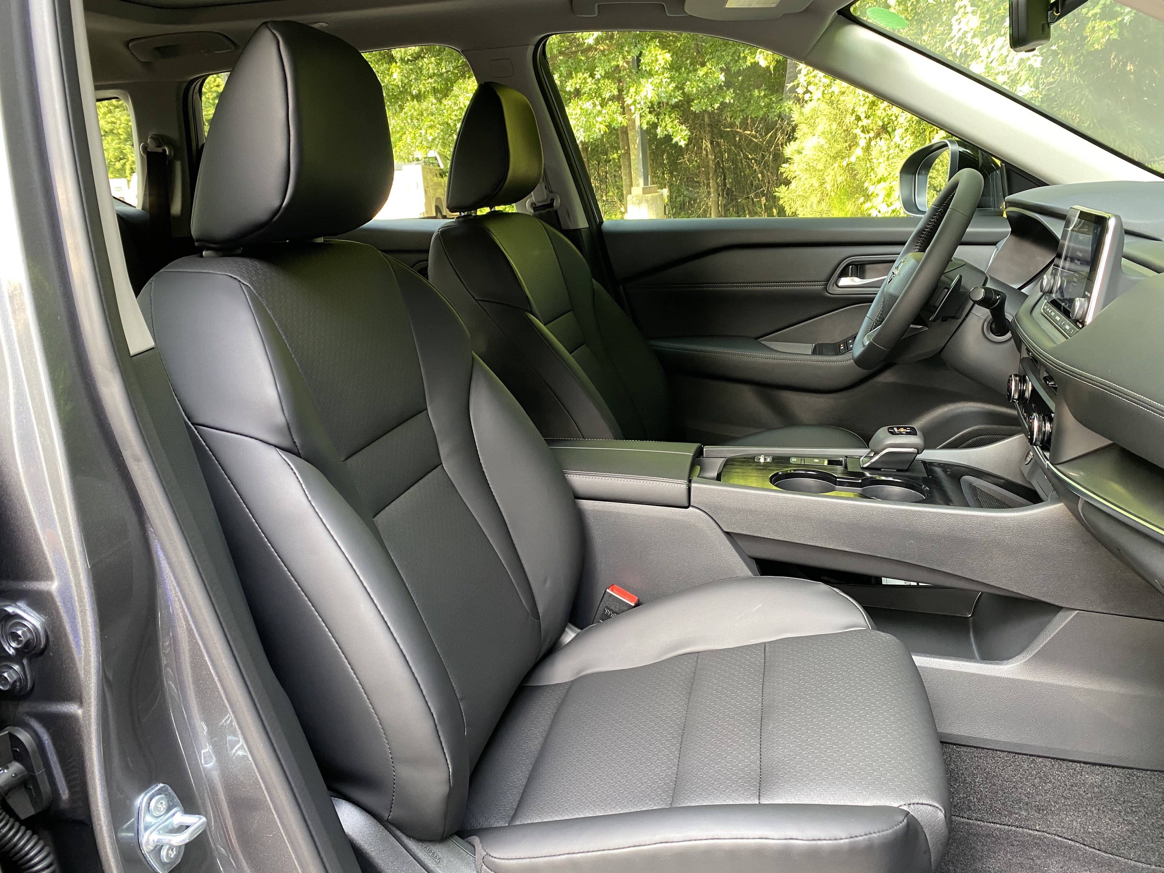 Used 2026 Nissan Rogue Dark Armor FWD image 32