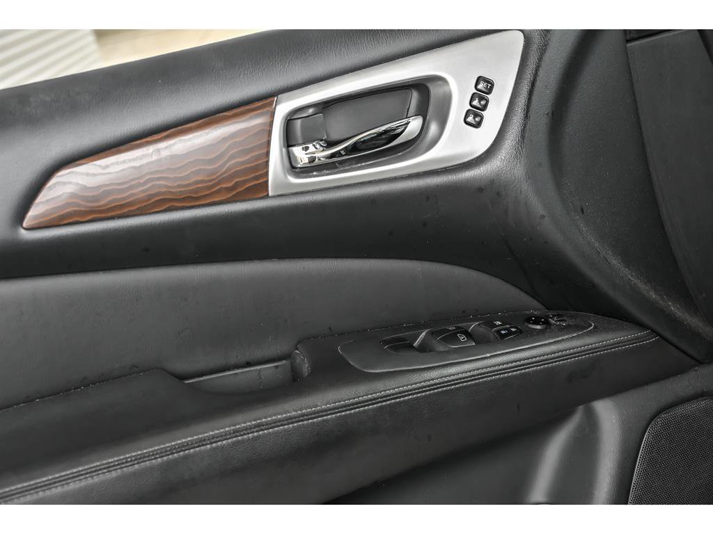 Used 2019 Nissan Pathfinder Platinum image 9