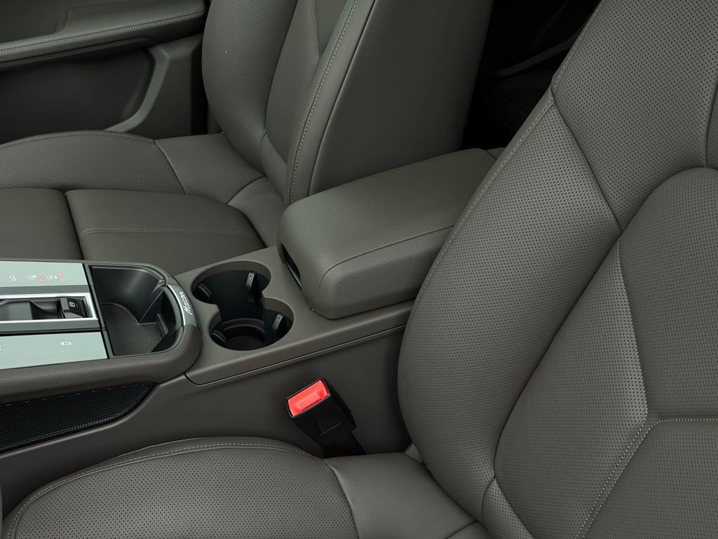 New 2025 Porsche Macan image 21