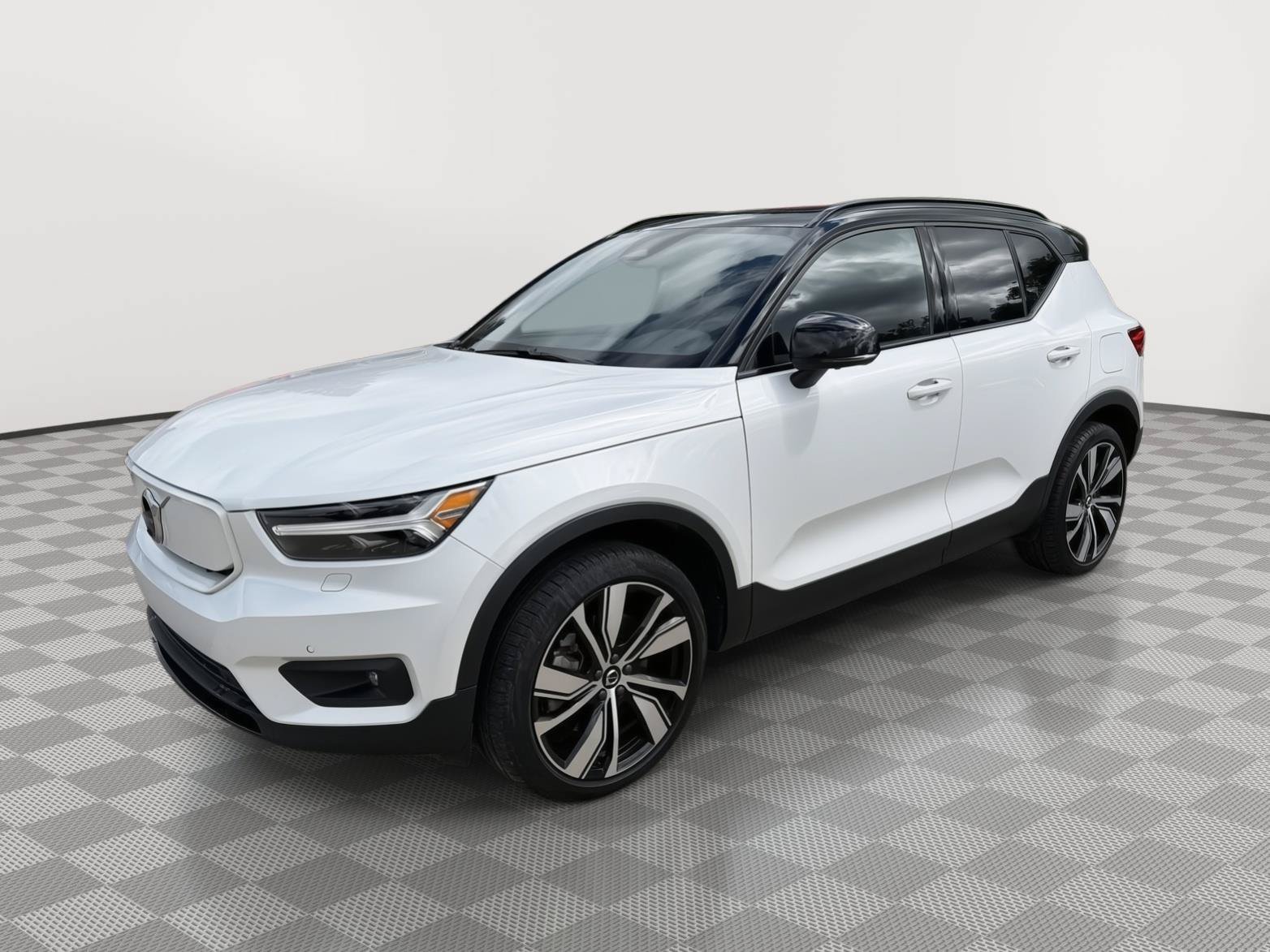 Used 2021 Volvo XC40 P8 Recharge w/ Advanced Package AWD/4WD image 3