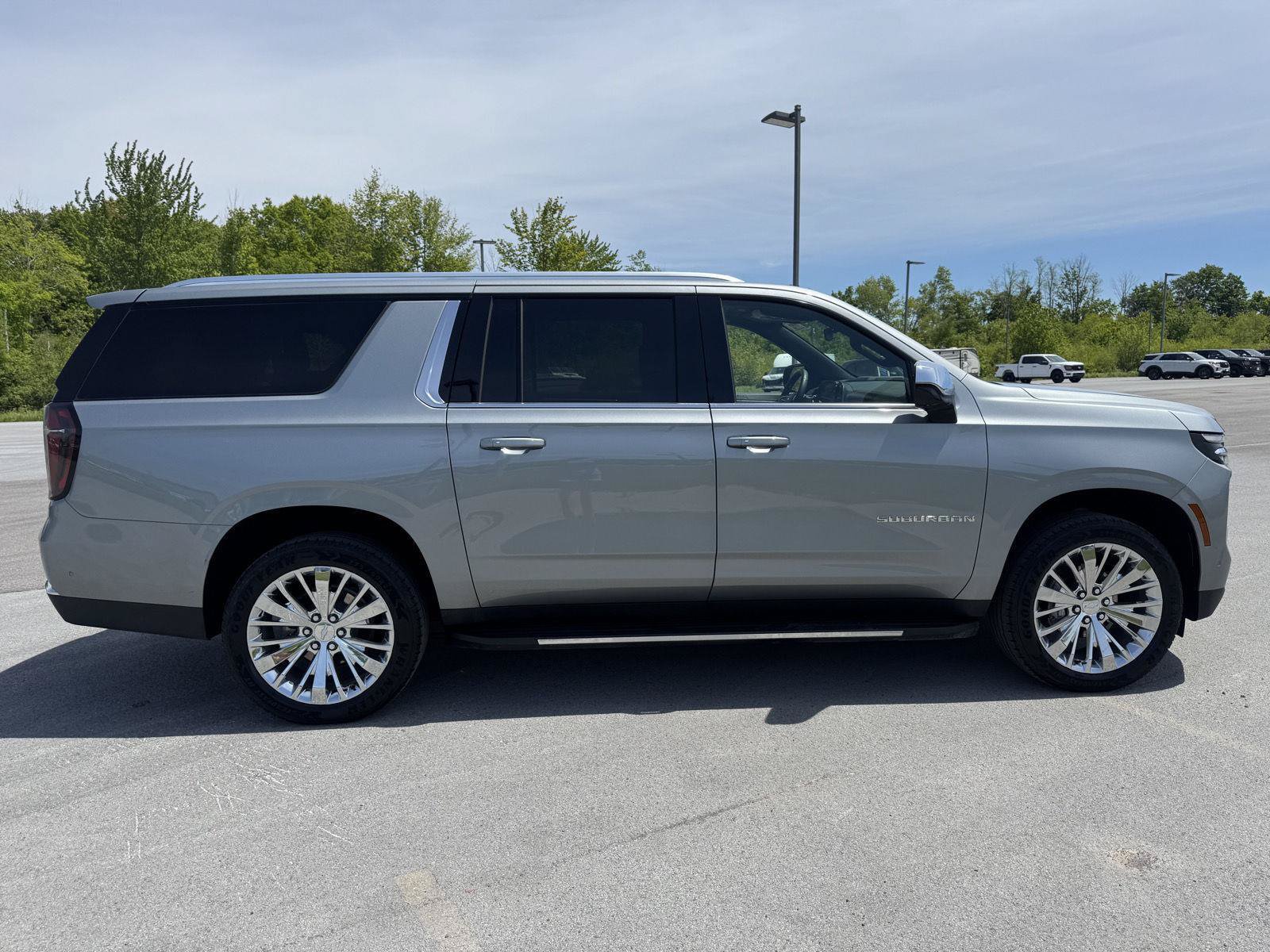 Used 2025 Chevrolet Suburban LS AWD/4WD image 11