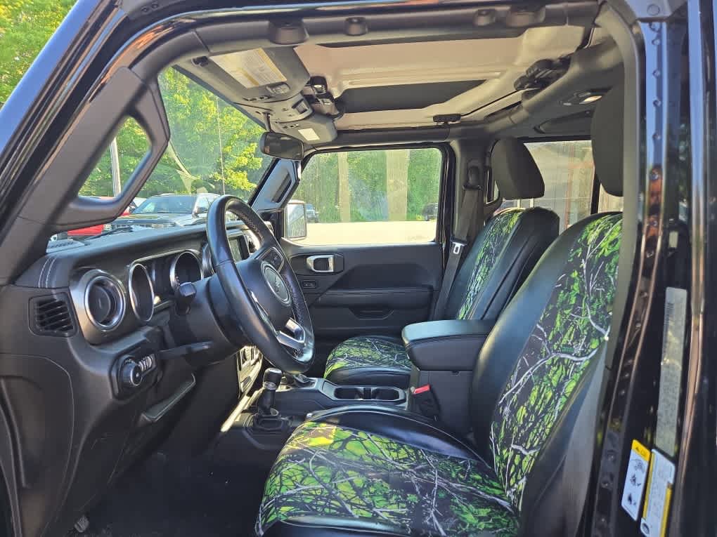 Used 2018 Jeep Wrangler Unlimited Sahara w/ Dual Top Group AWD/4WD image 12