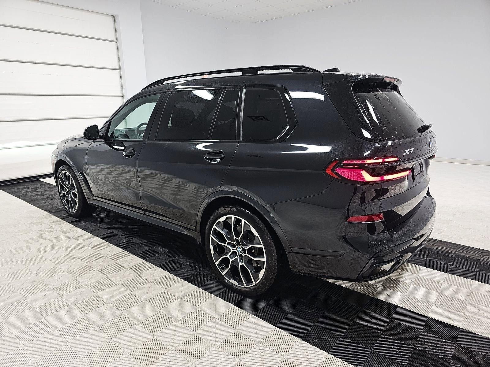 Used 2025 BMW X7 xDrive40i w/ M Sport Package AWD/4WD image 4