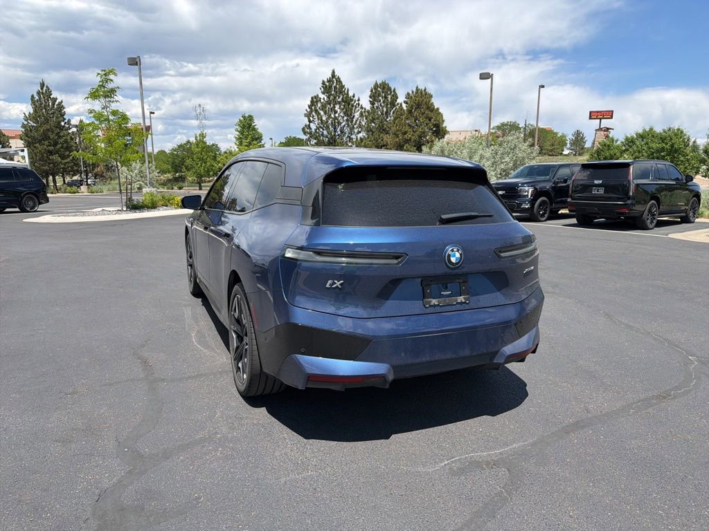 Used 2024 BMW iX xDrive50 w/ Premium Package AWD/4WD image 3