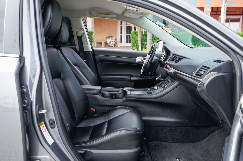 Used 2016 Lexus CT 200h w/ Accessory Package 2 FWD image 33
