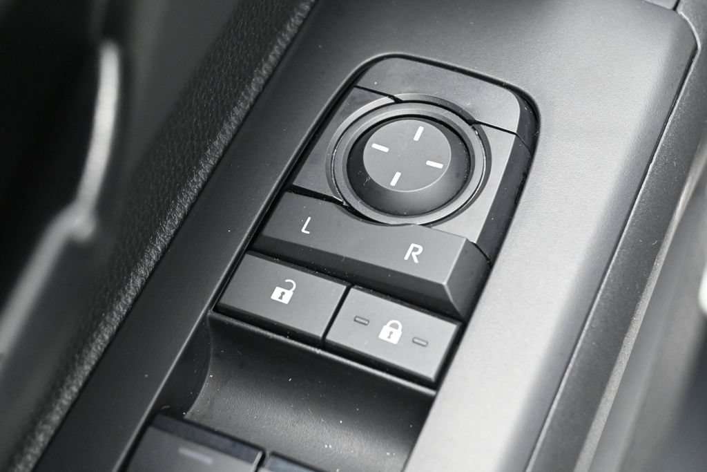 Used 2025 Toyota Tacoma SR5 AWD/4WD image 12