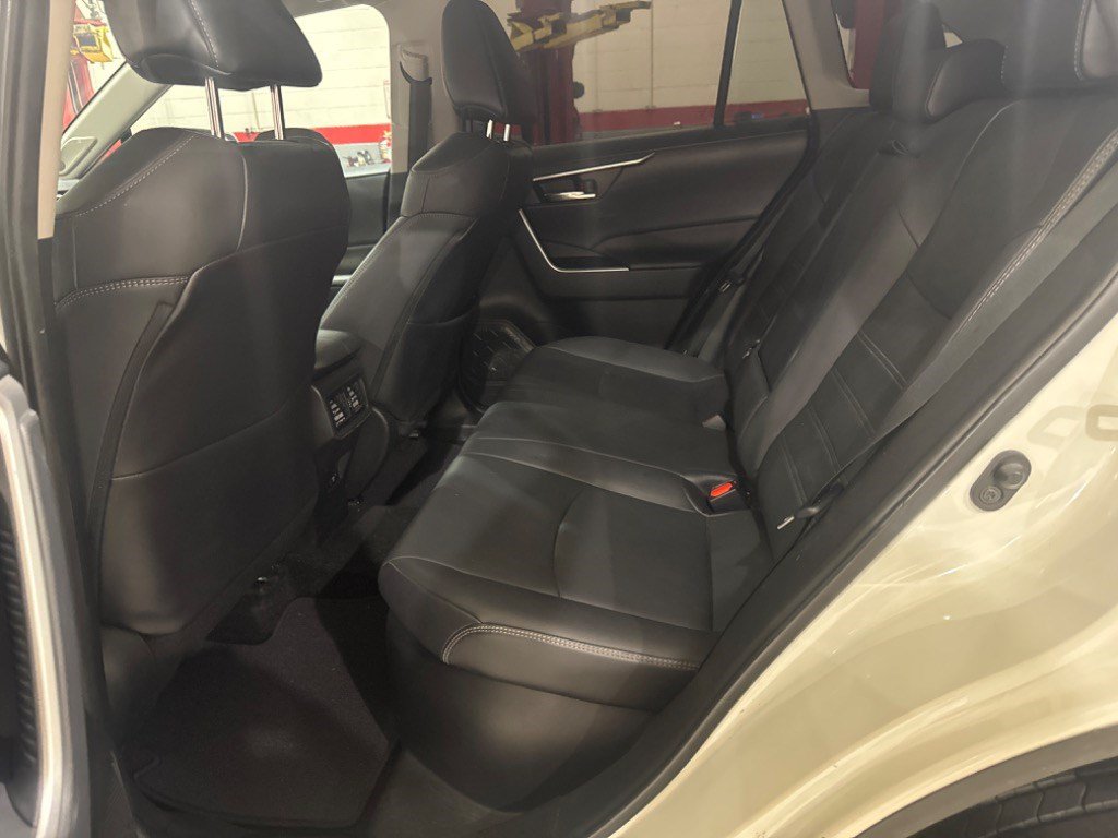 Used 2021 Toyota RAV4 XLE Premium AWD/4WD image 7